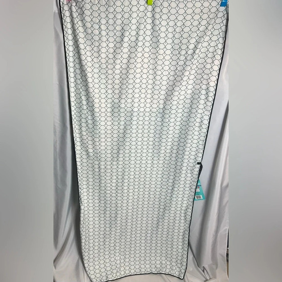 NWT Whitley Willows Microfiber Beach Towel Reversible 35" X 70 - Picture 6 of 8